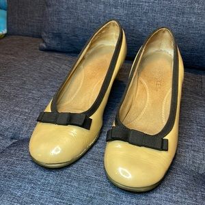 Aerosoles Biege patent heels